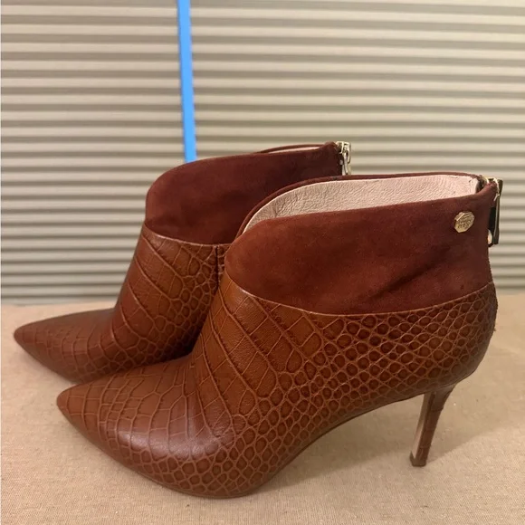 Louise et Cie Tan Crocodile Pattern with suede detail Ankle Booties - Picture 4 of 6